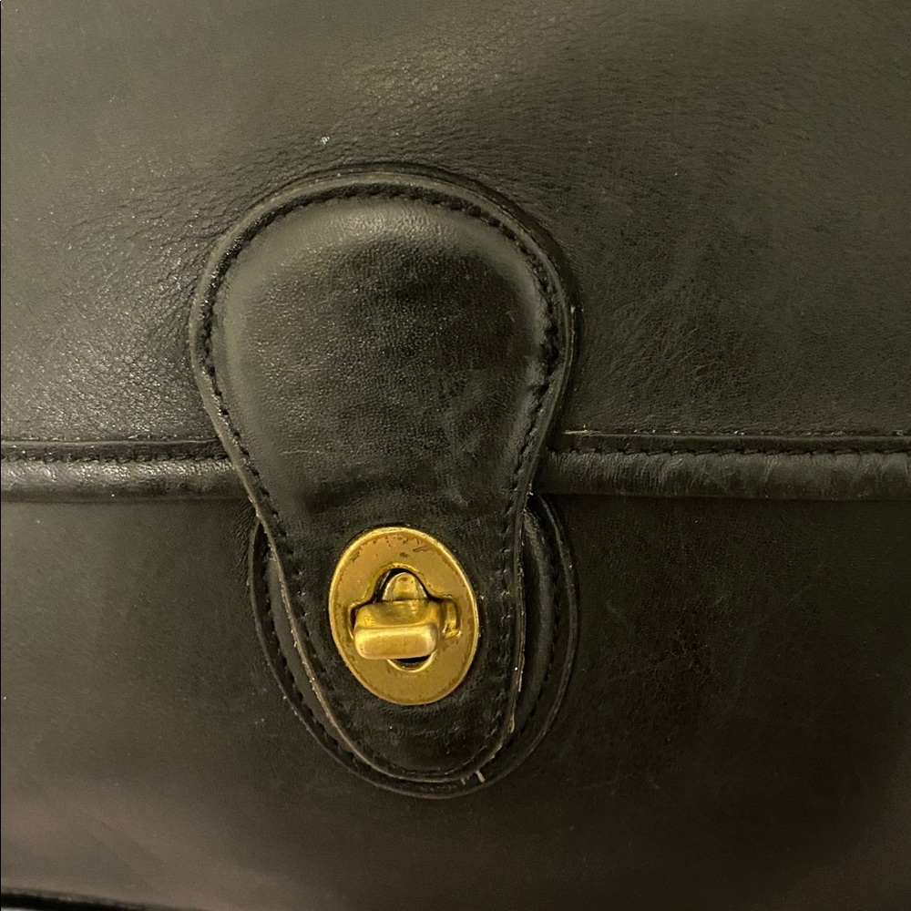 Coach Classic Black Leather Willis Handbag. Good condition. No original strap - Picture 5 of 11